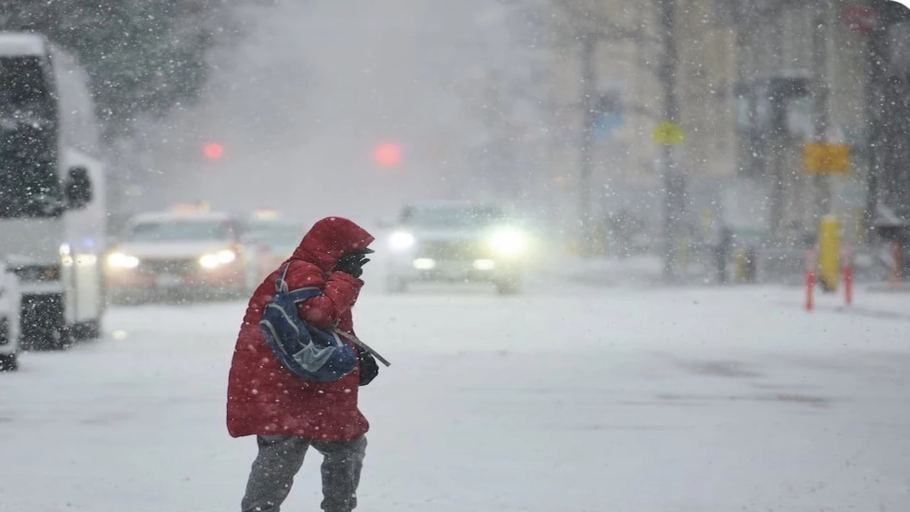 تحذيرات من القيادة.. عاصفة شتوية قوية تضرب تورونتو ومنطقة الـ GTA حالياً